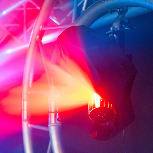 Mac Mah - Retro-Roll: rotating rays with colored gobos - Image 3